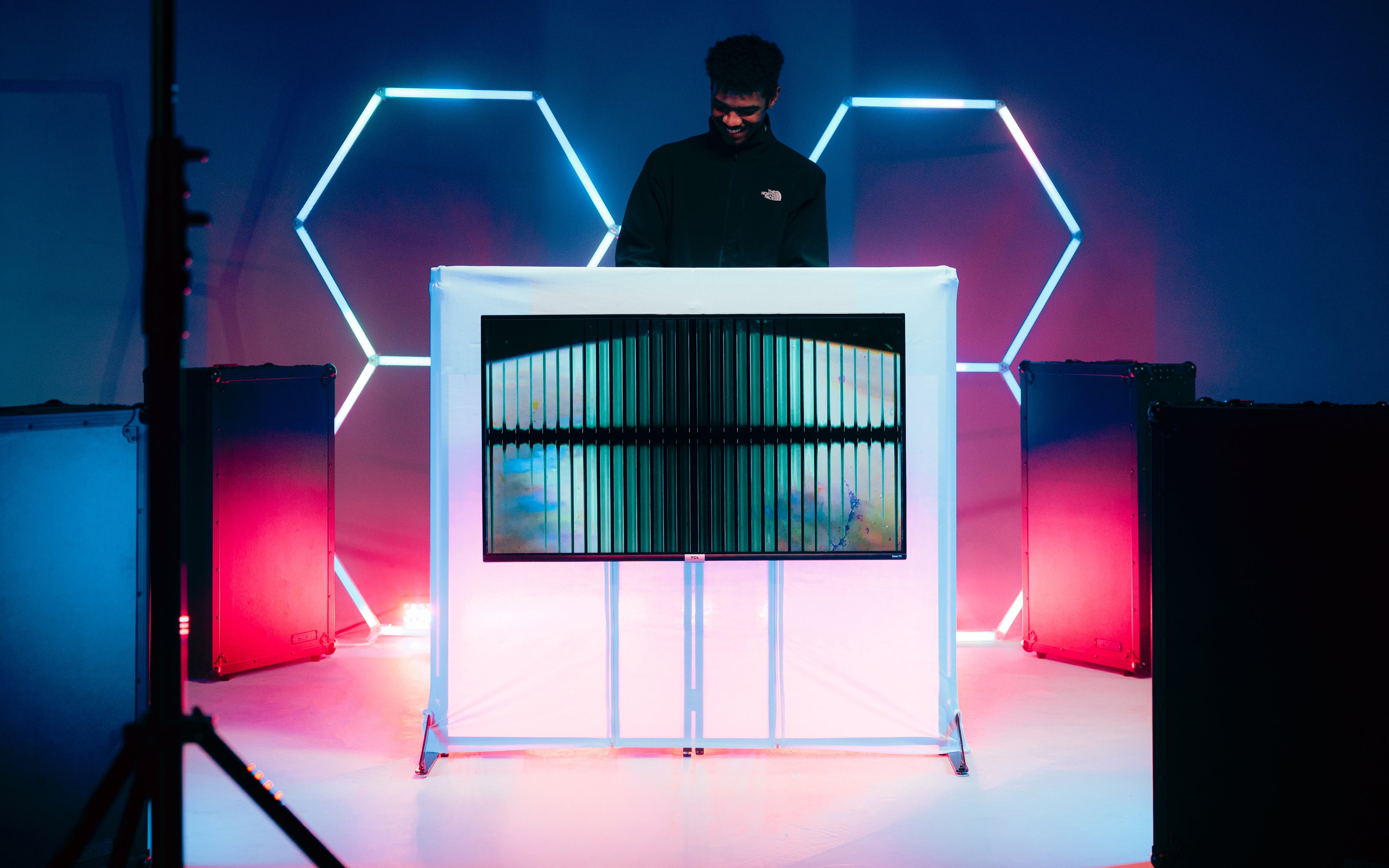 Frameworks DJ Facade with TV Mount & Carrying Bag