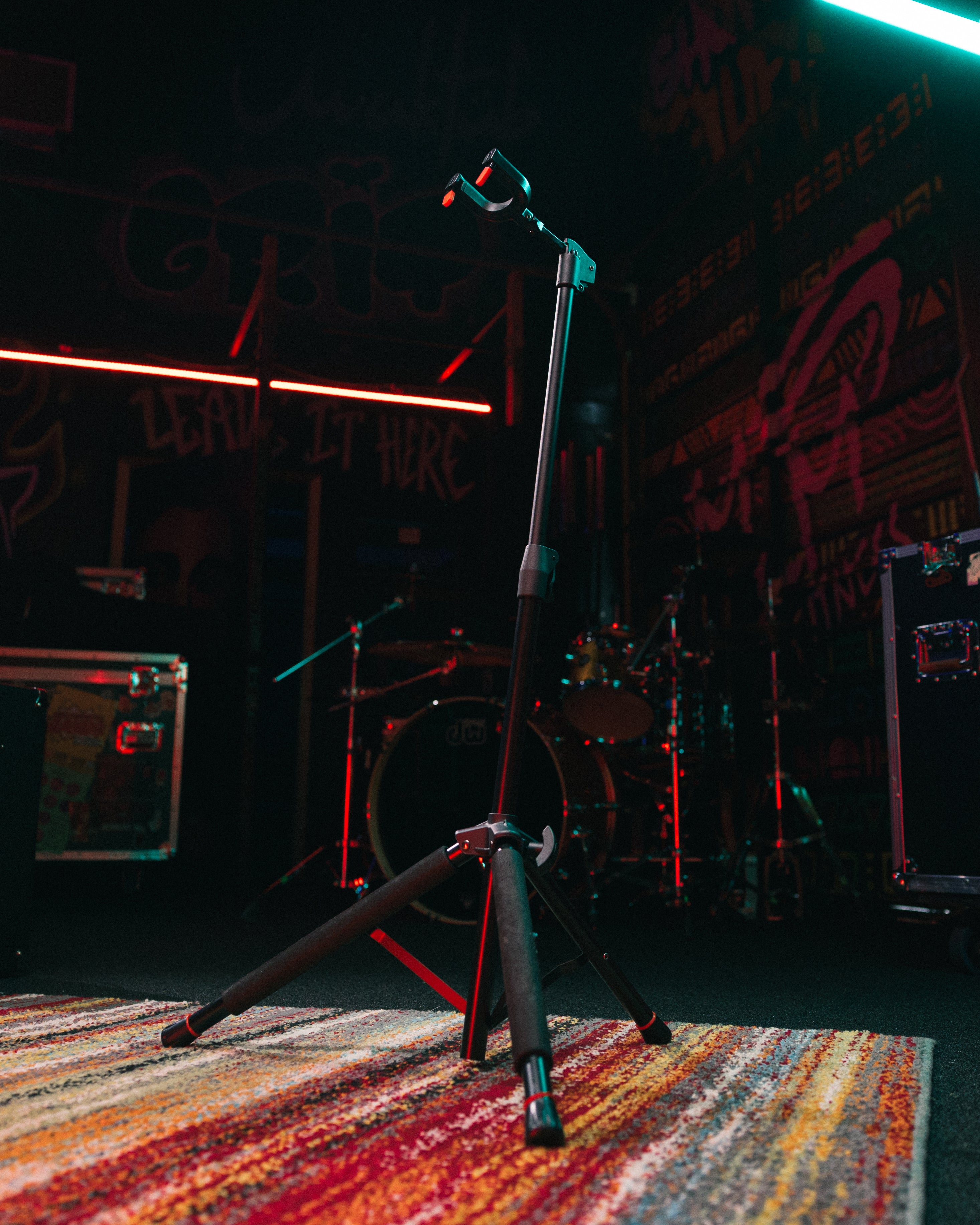 Hanging Guitar Stand with Locking Yoke