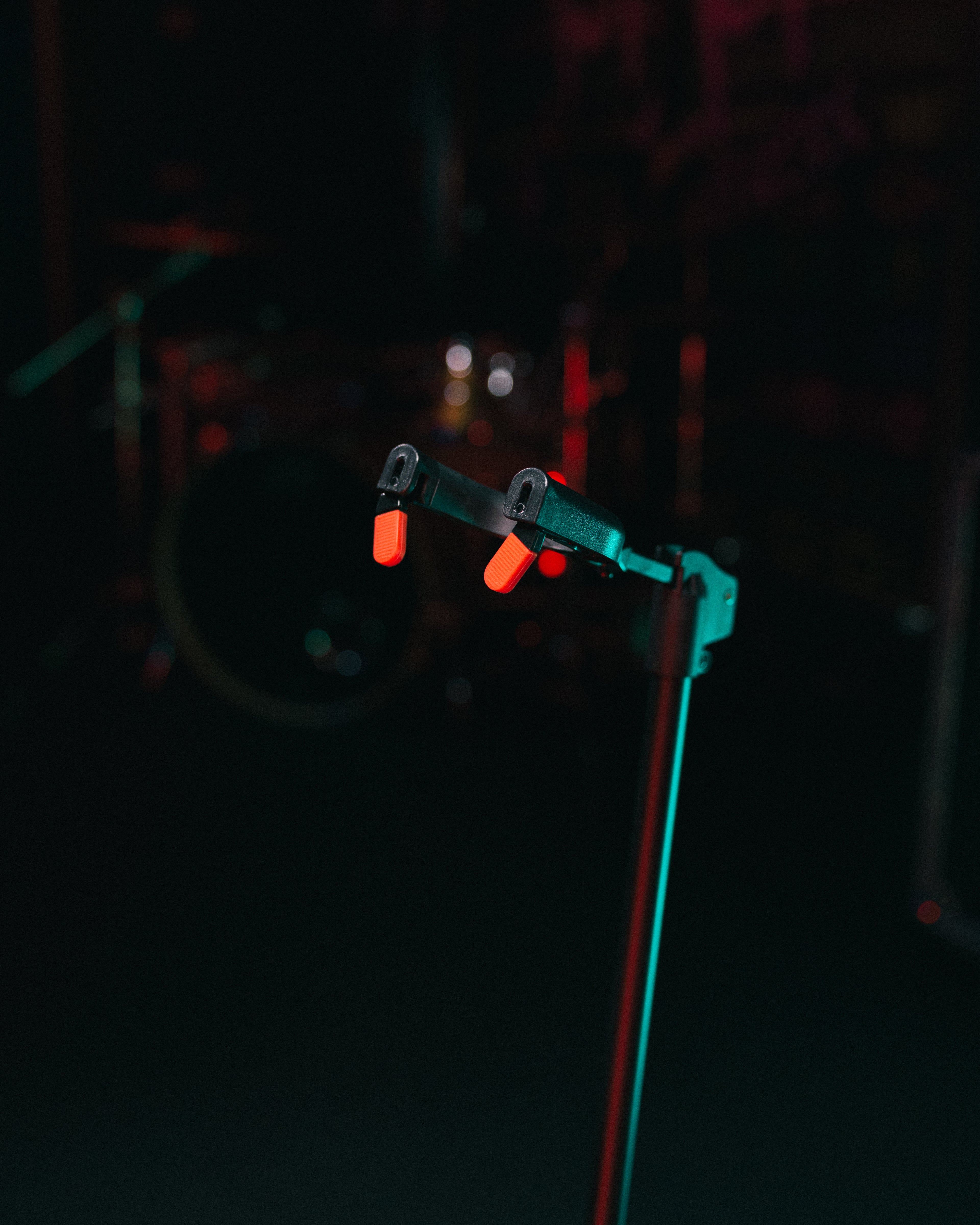 Hanging Guitar Stand with Locking Yoke