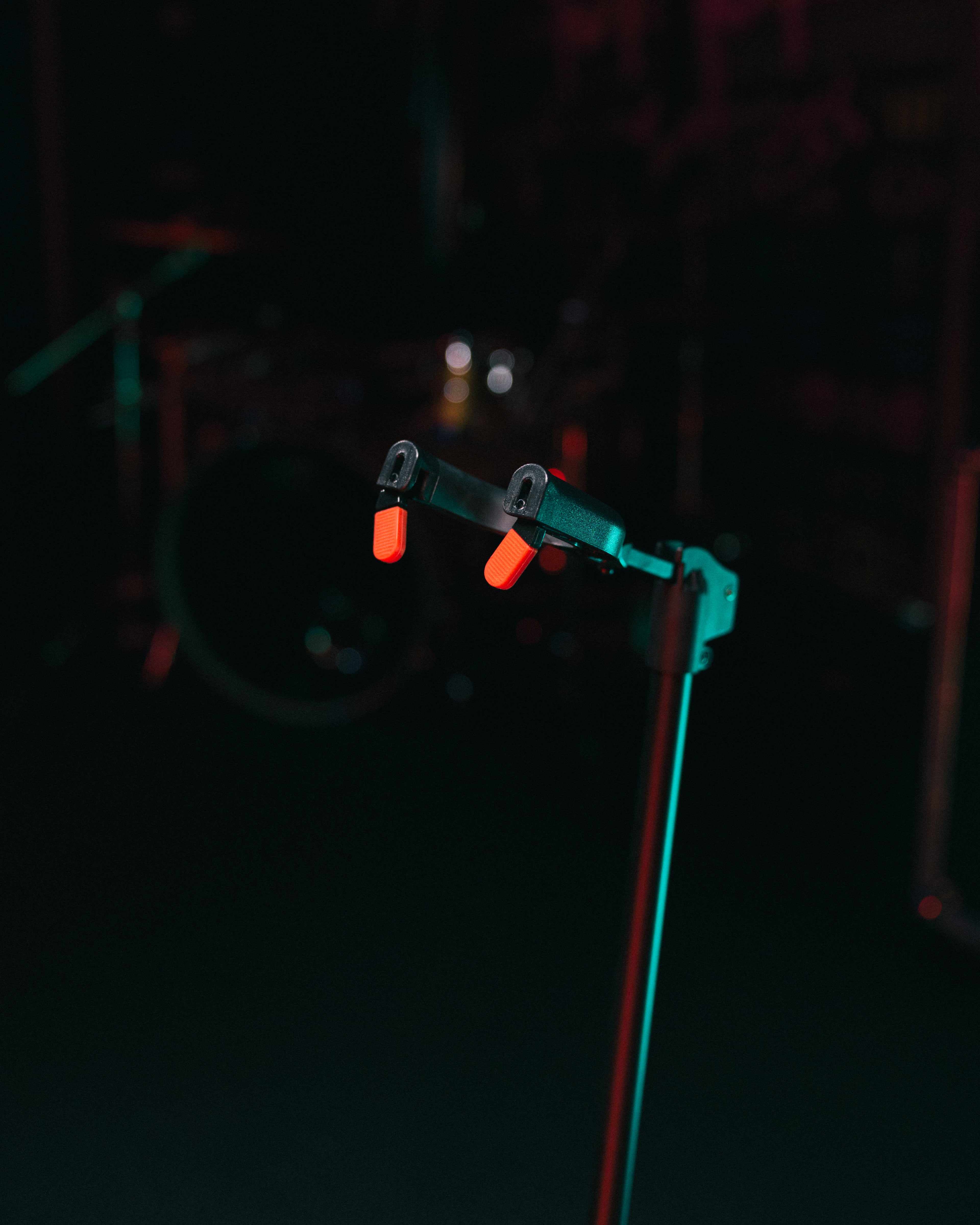Hanging Guitar Stand with Locking Yoke