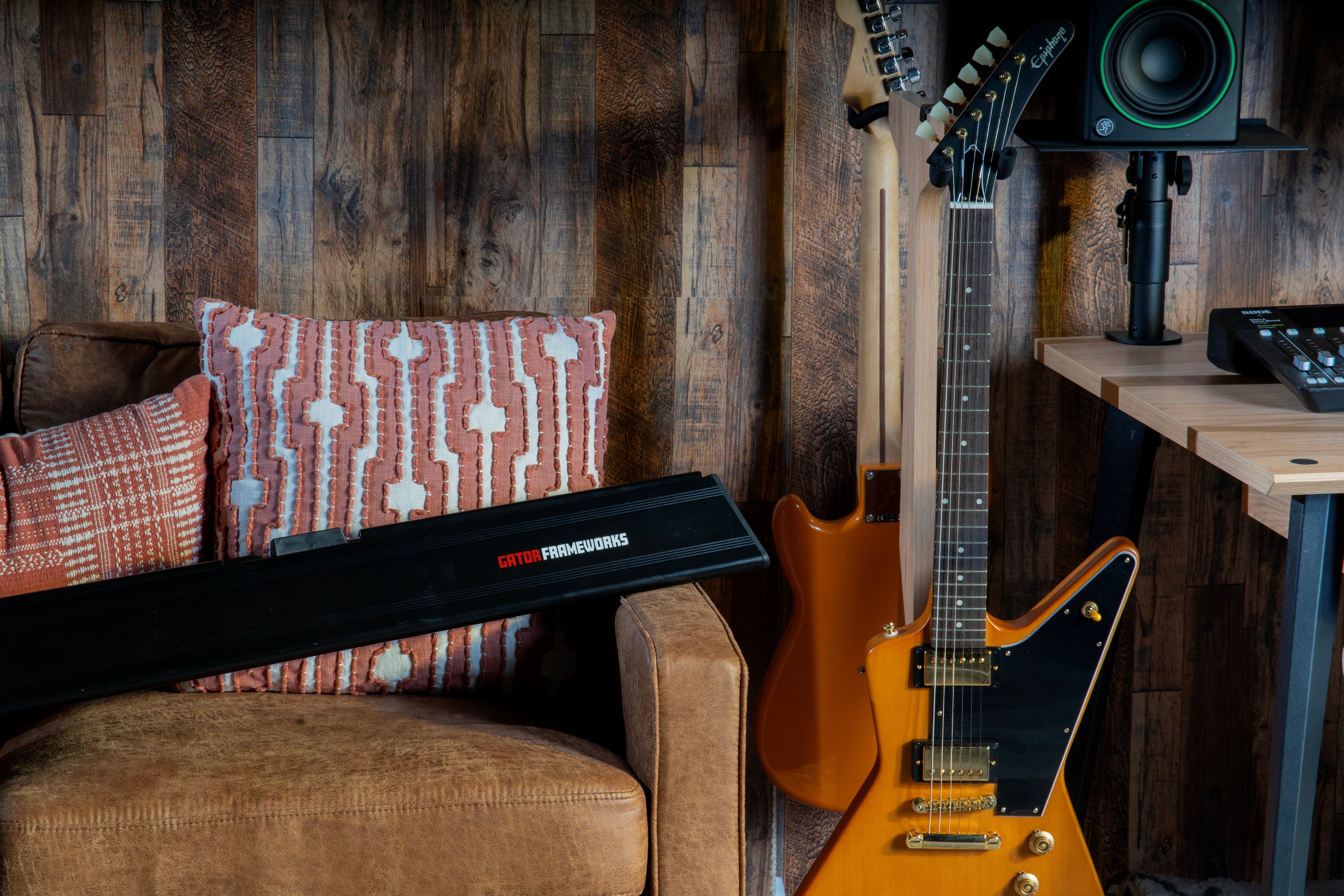 Column Style Keyboard Stand