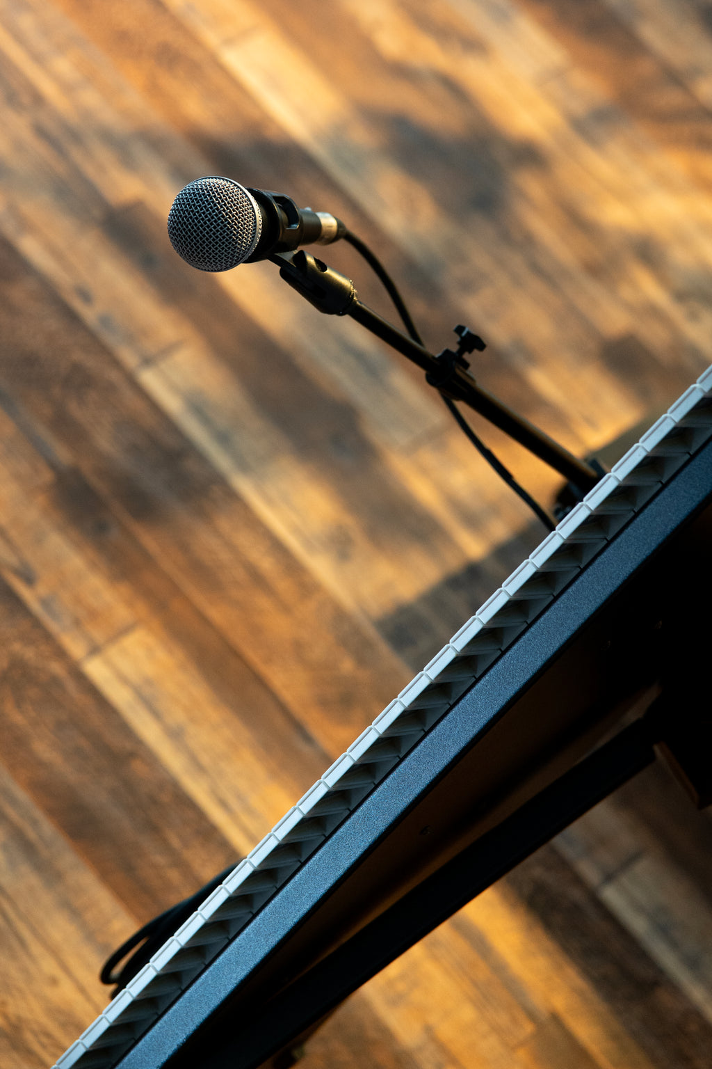 Column Style Keyboard Stand