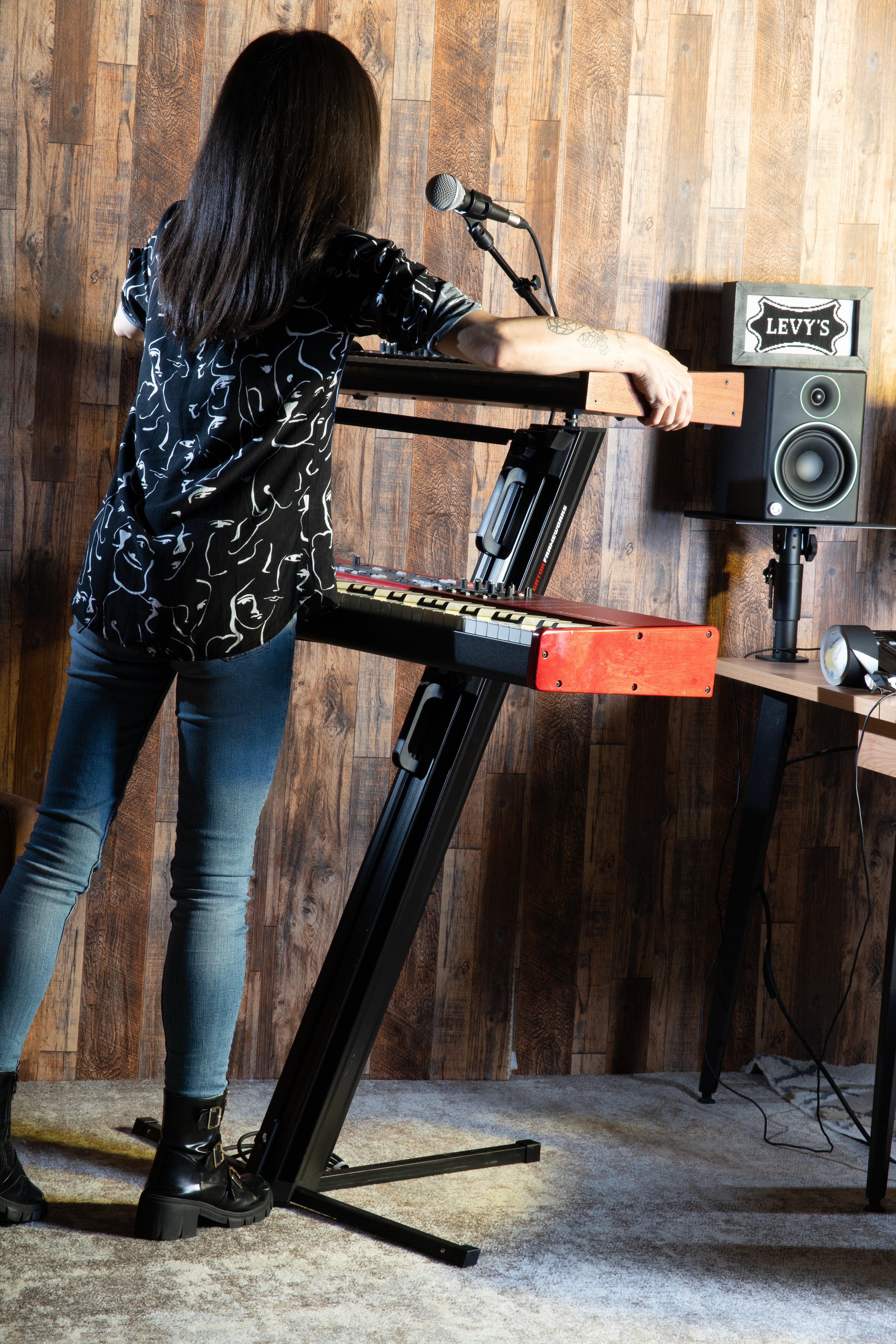 Column Style Keyboard Stand