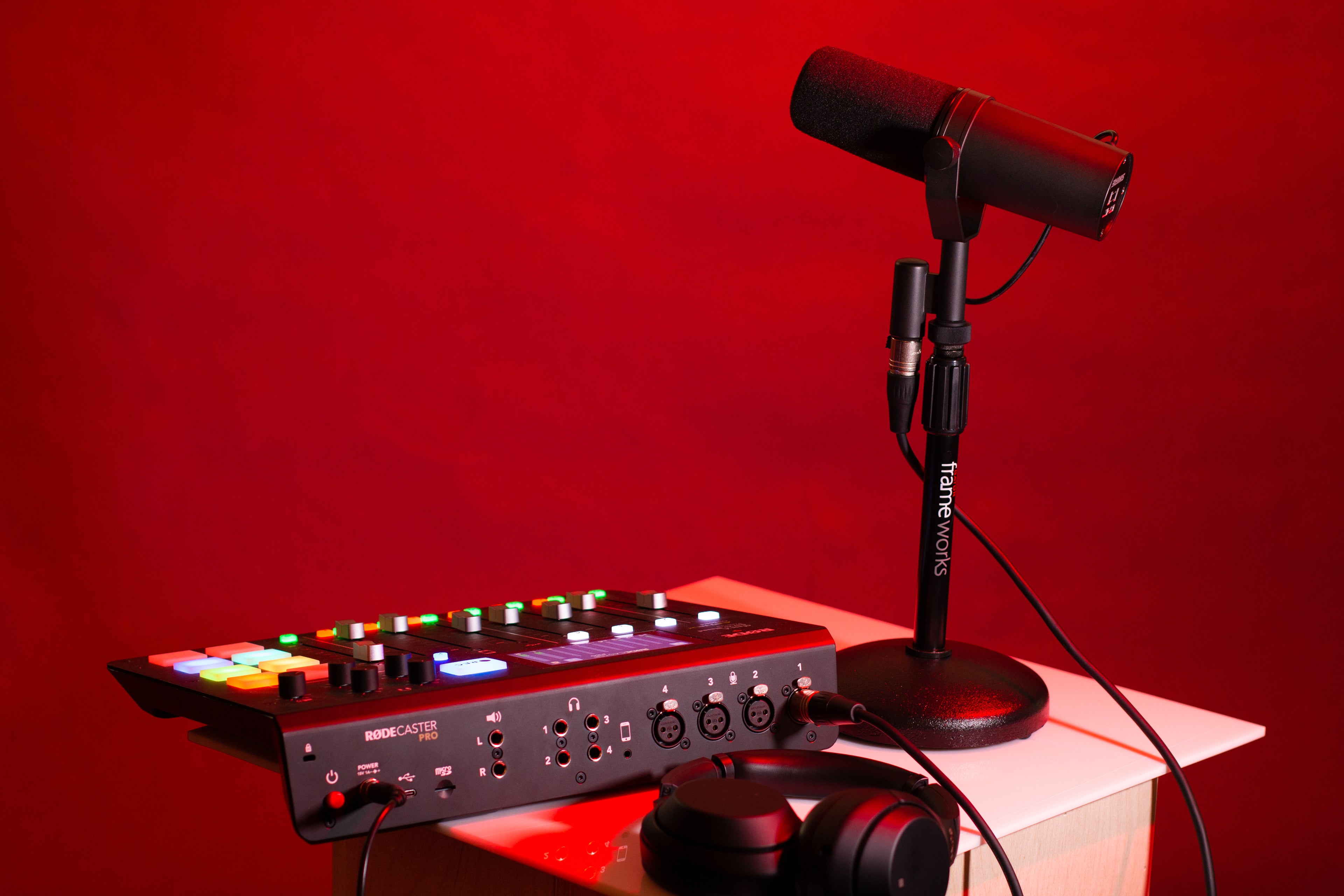 Round Base Desktop Mic Stand
