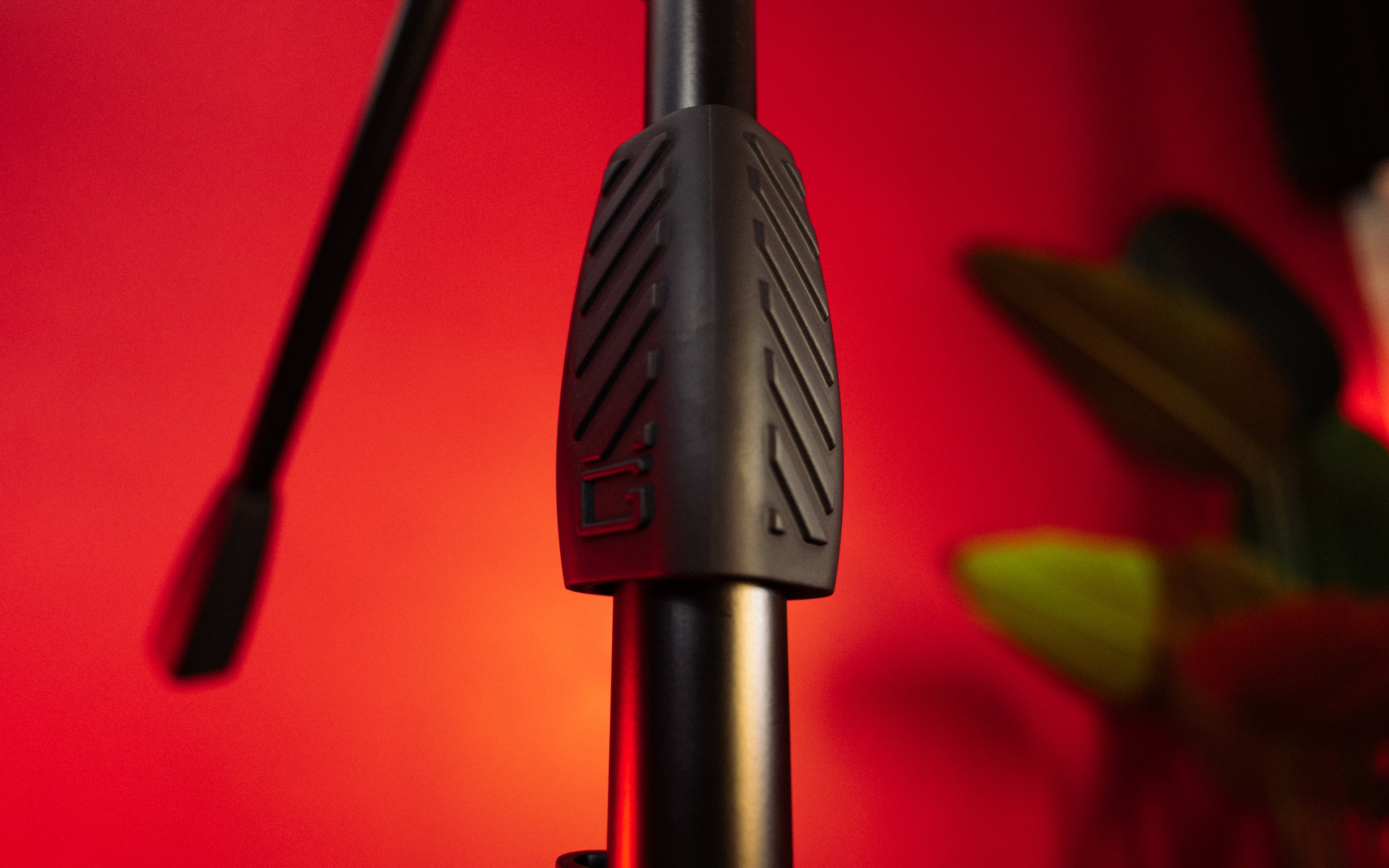 Standard Tripod Mic Stand with Telescoping Boom