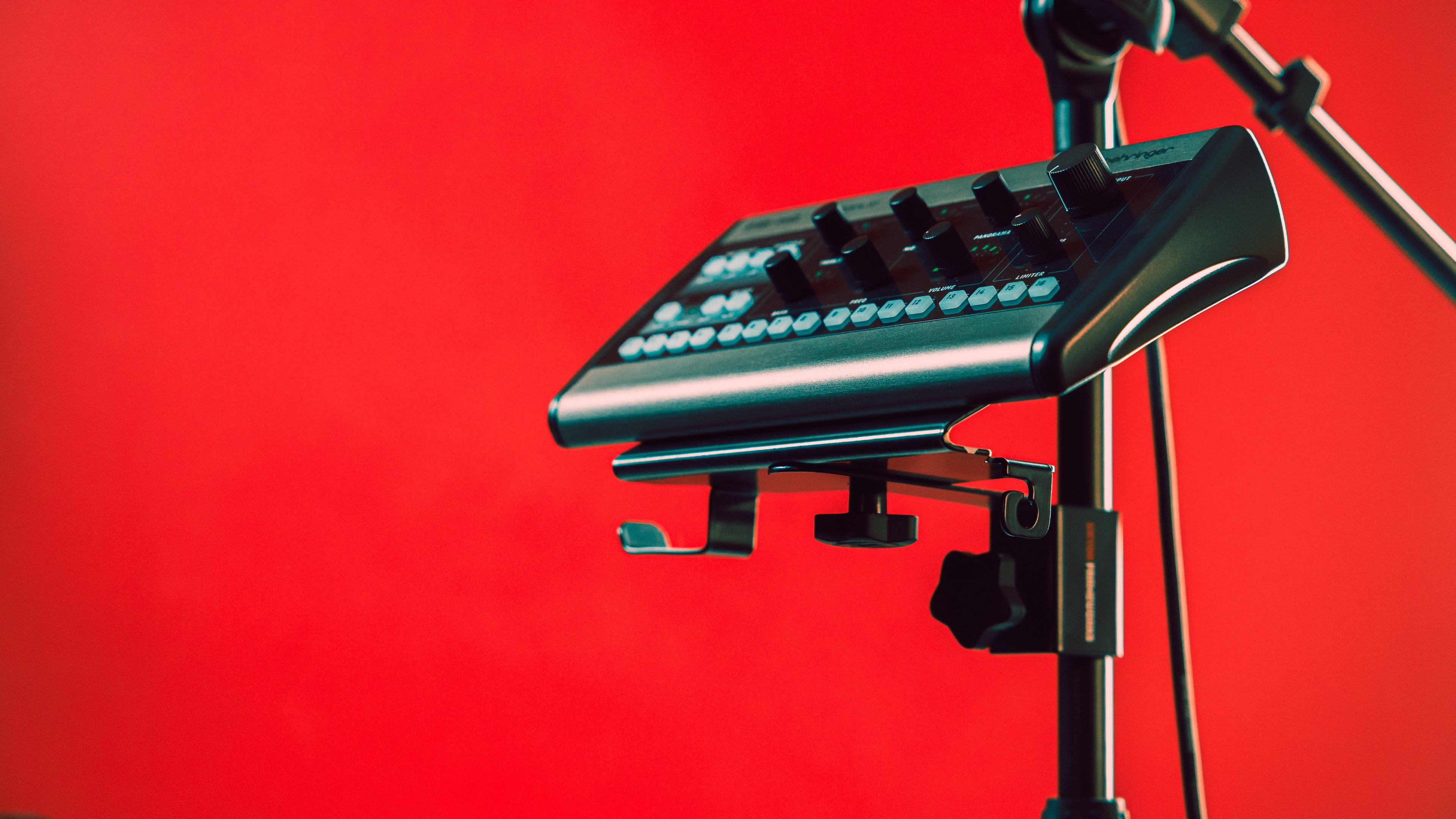 Gator Universal Mount for Personal Monitor Mixers