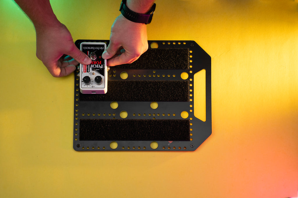 Metal pedalboard design to fit in most Gator Case