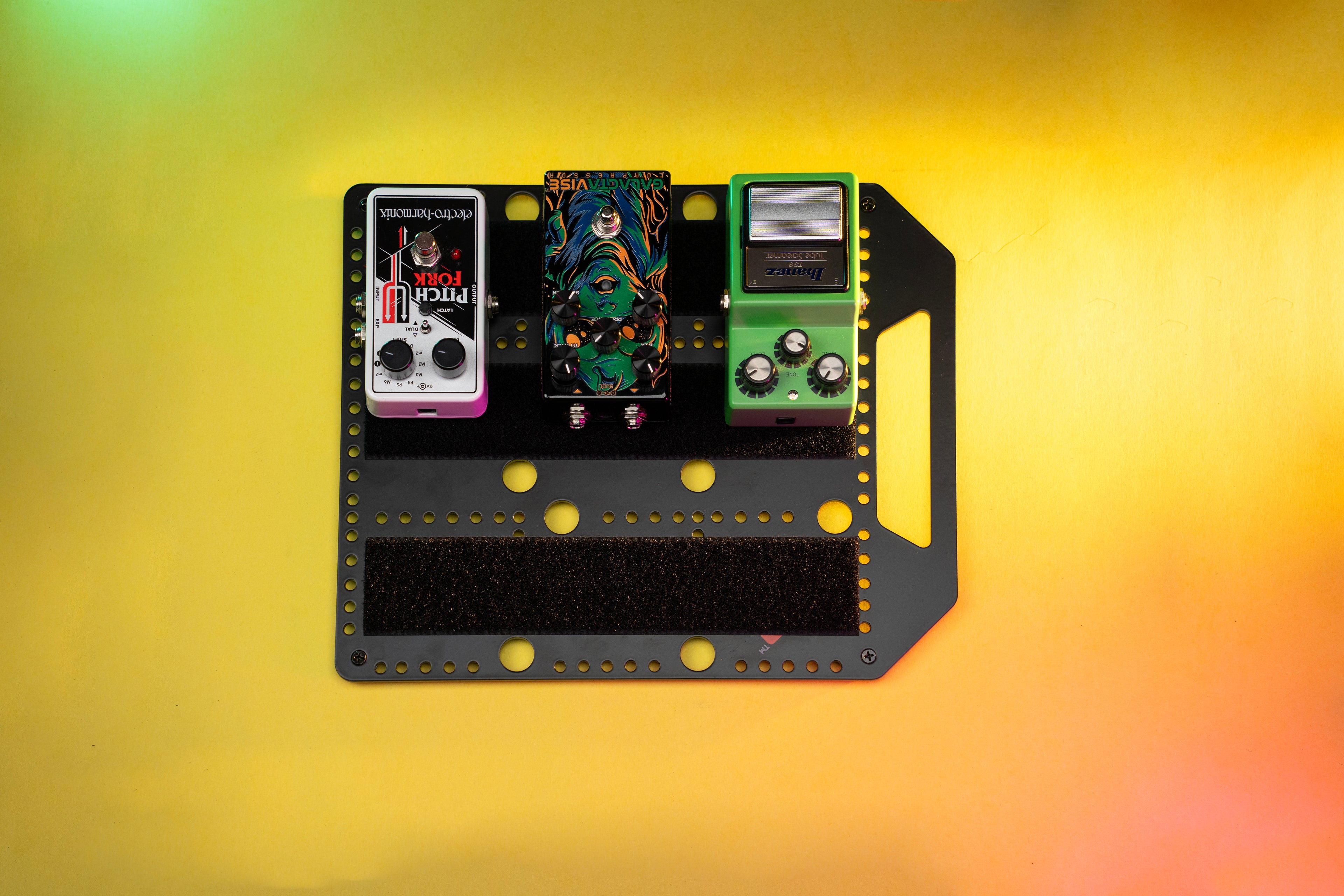 Metal pedalboard design to fit in most Gator Case