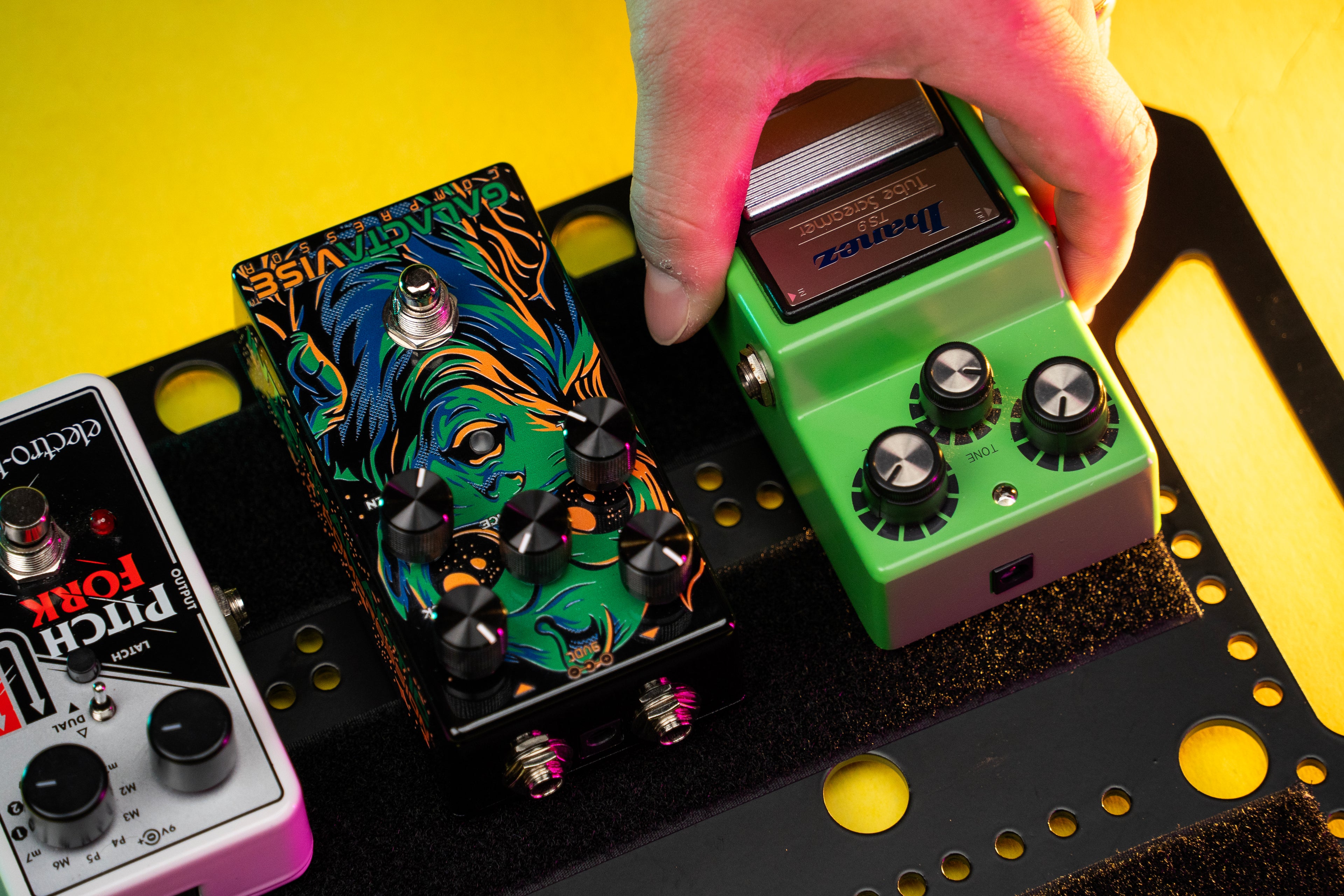 Metal pedalboard design to fit in most Gator Case