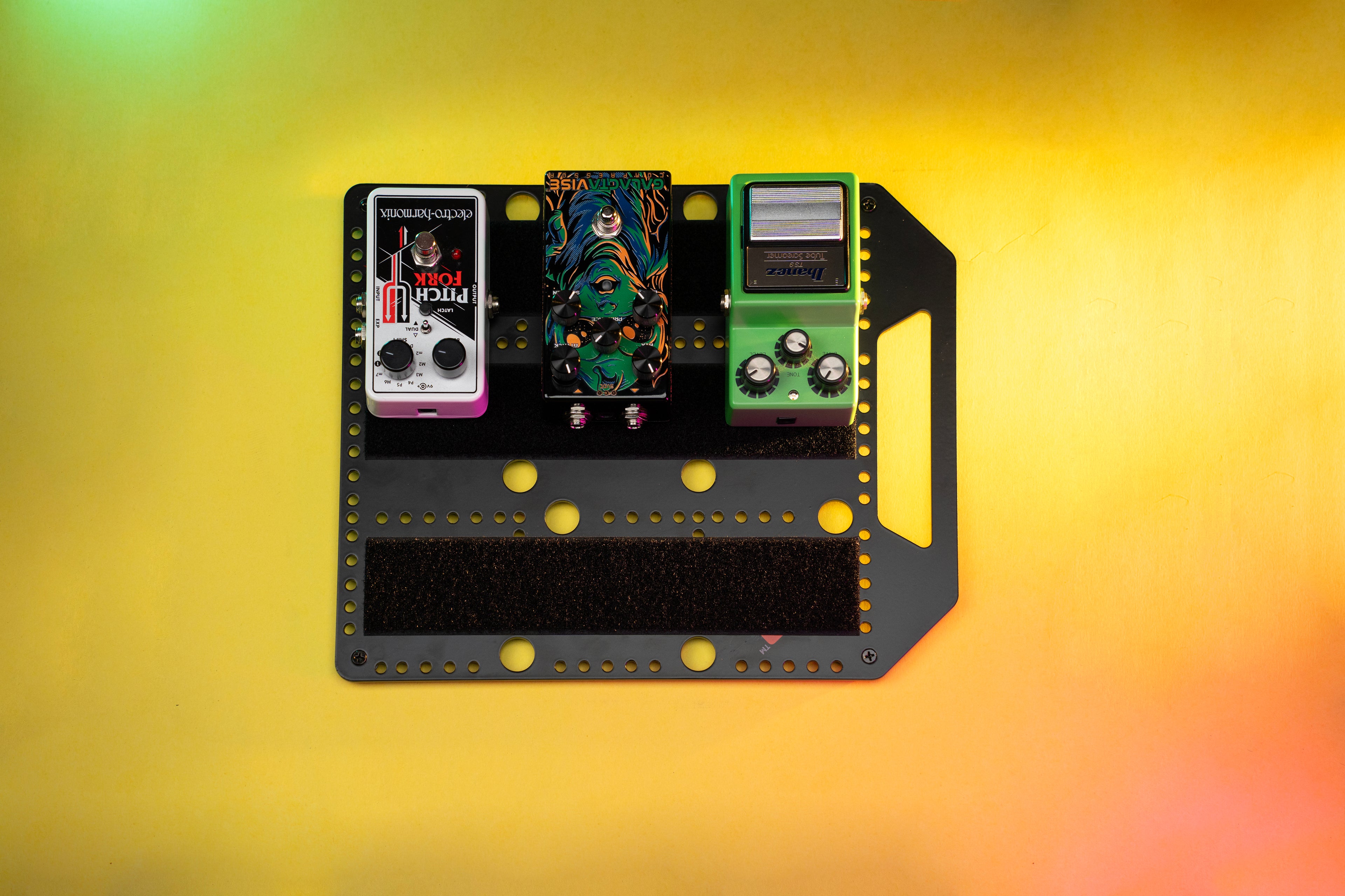 Metal pedalboard design to fit in most Gator Case
