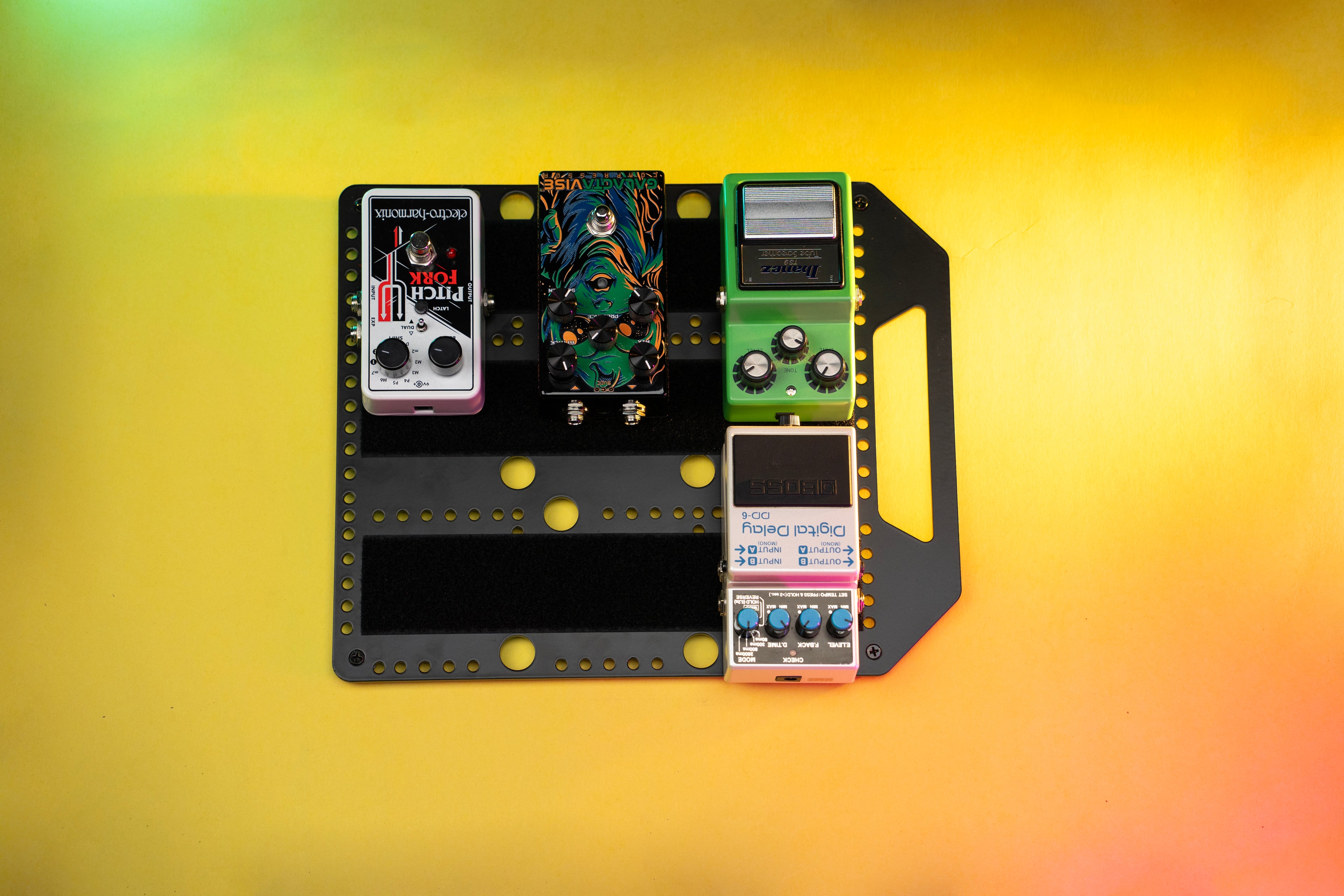 Metal pedalboard design to fit in most Gator Case