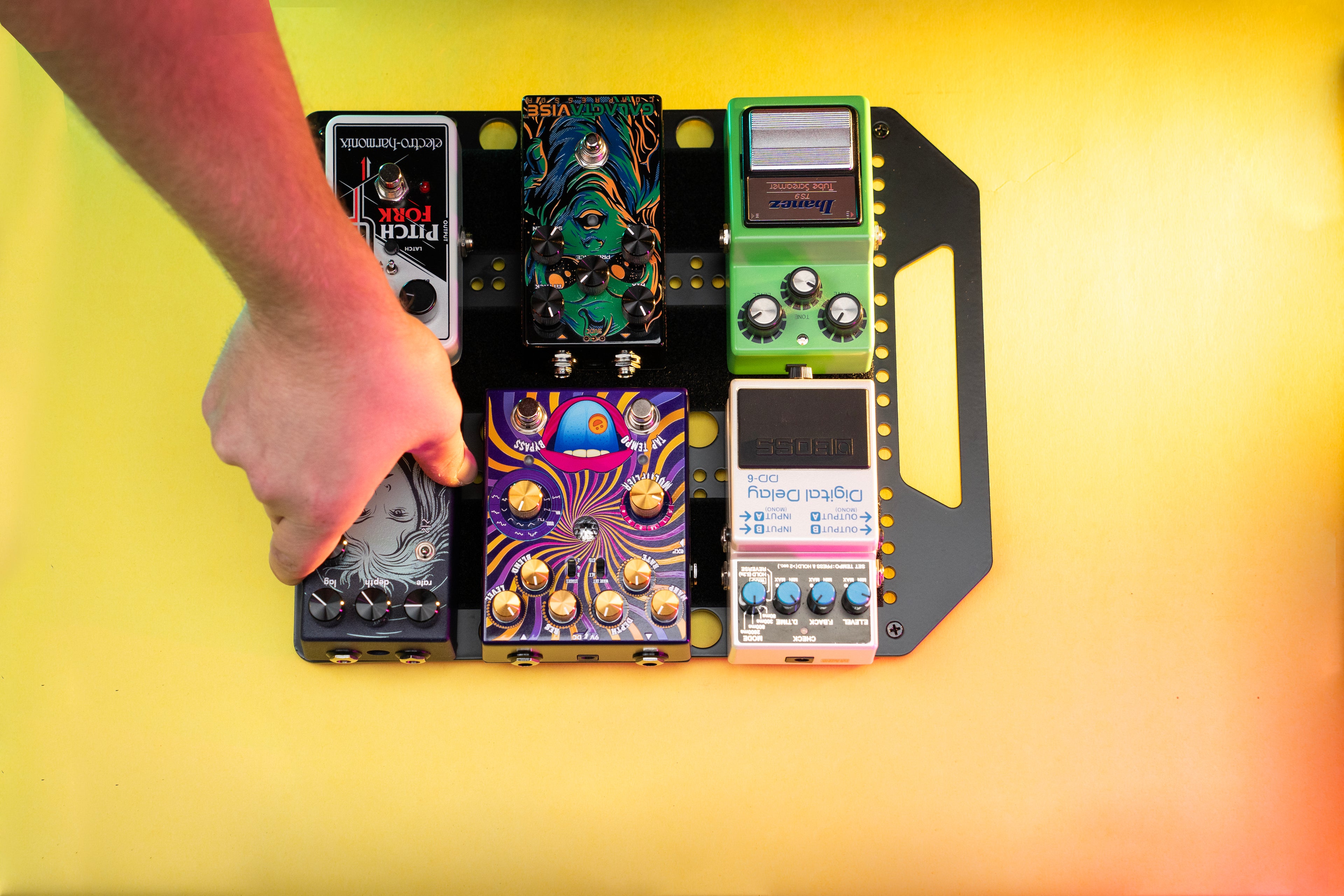 Metal pedalboard design to fit in most Gator Case