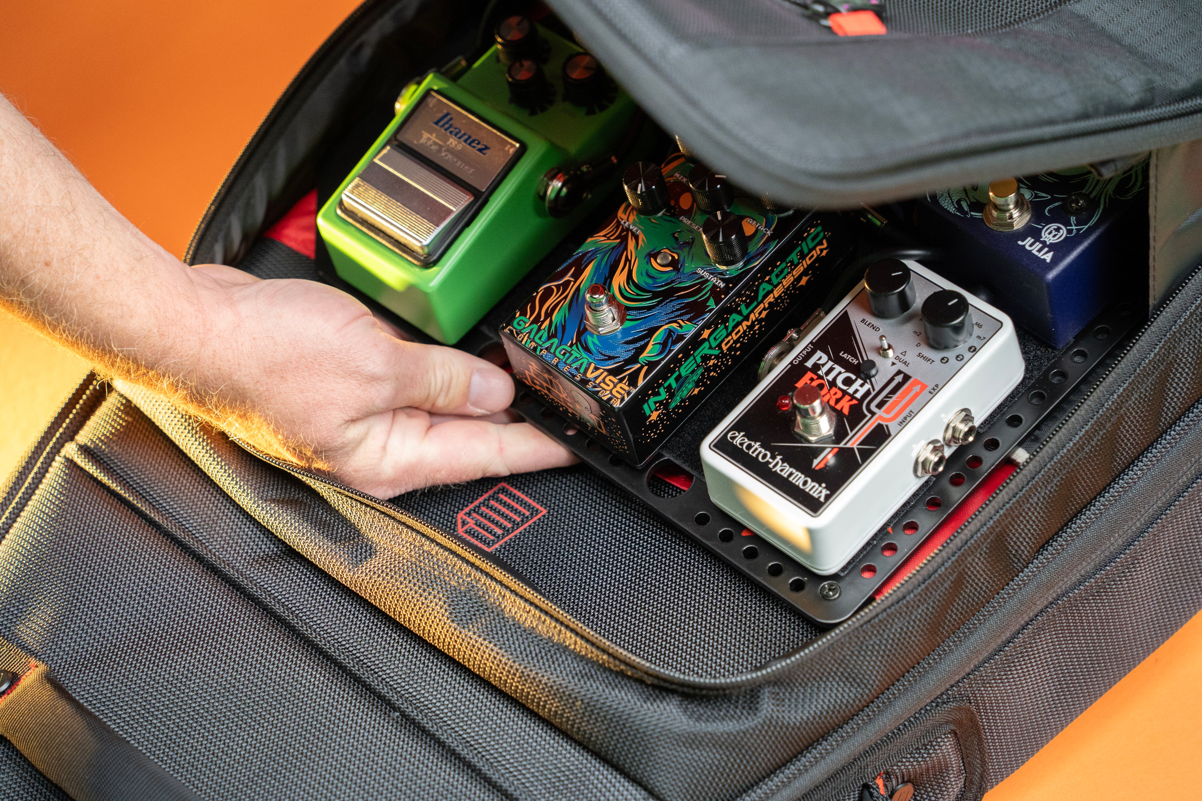 Metal pedalboard design to fit in most Gator Case