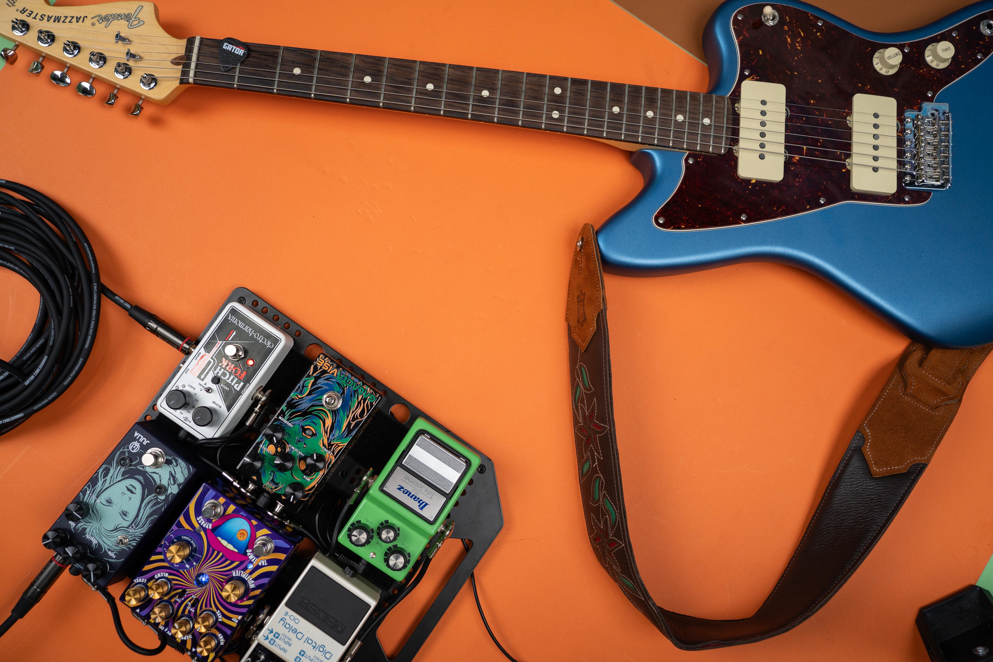 Metal pedalboard design to fit in most Gator Case