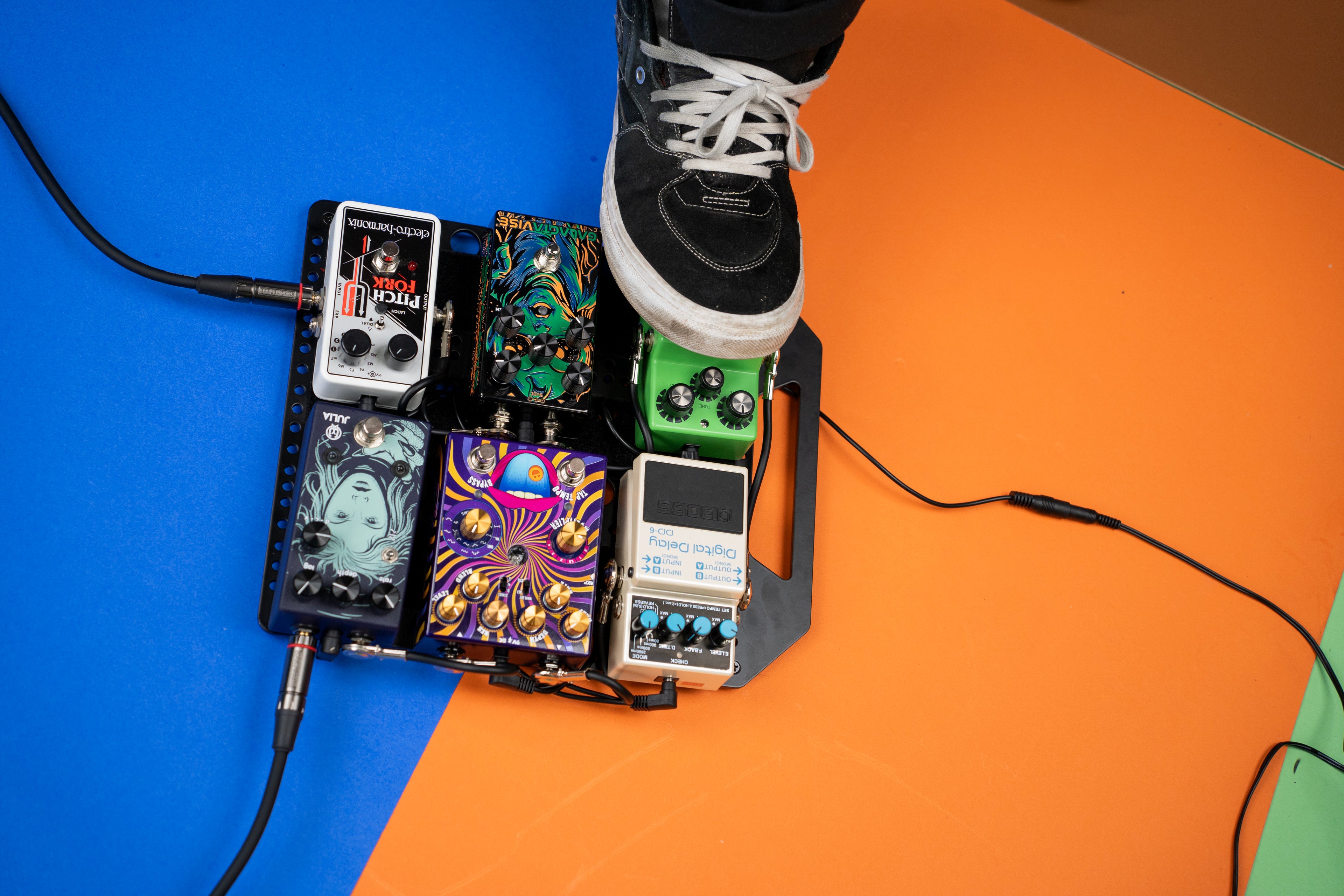 Metal pedalboard design to fit in most Gator Case