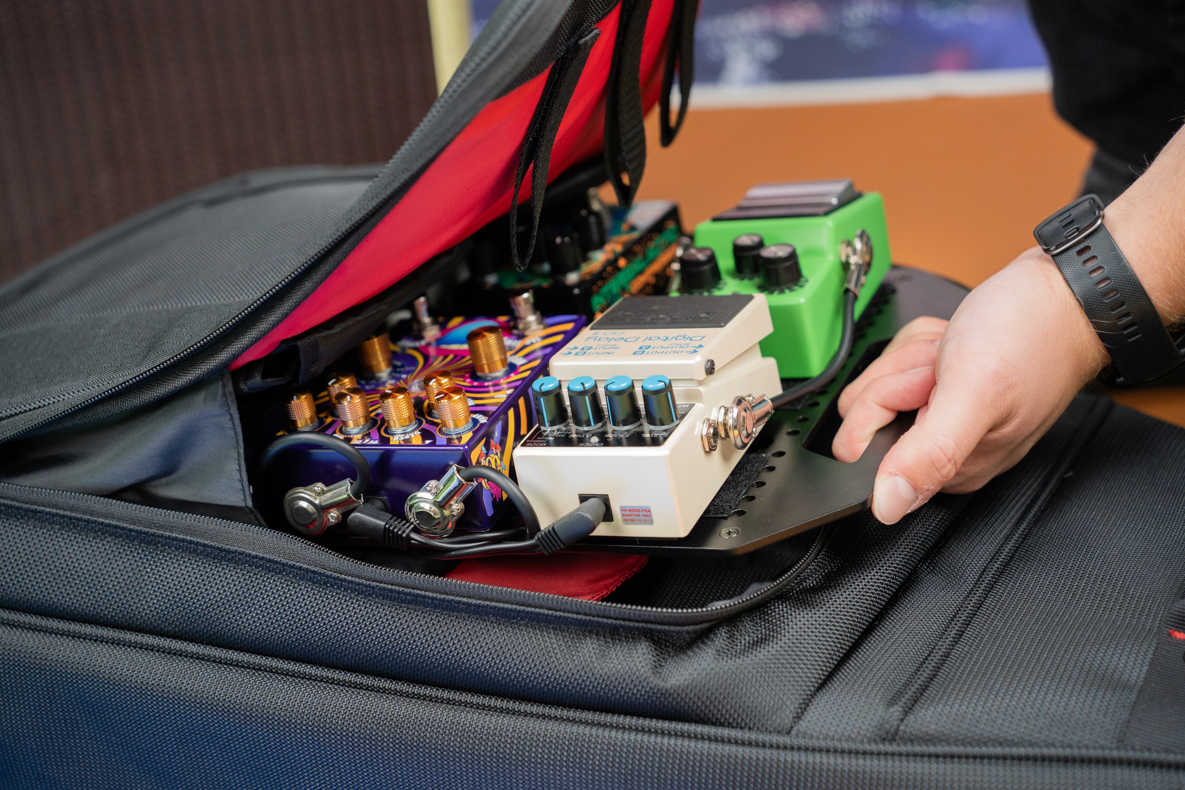 Metal pedalboard design to fit in most Gator Case