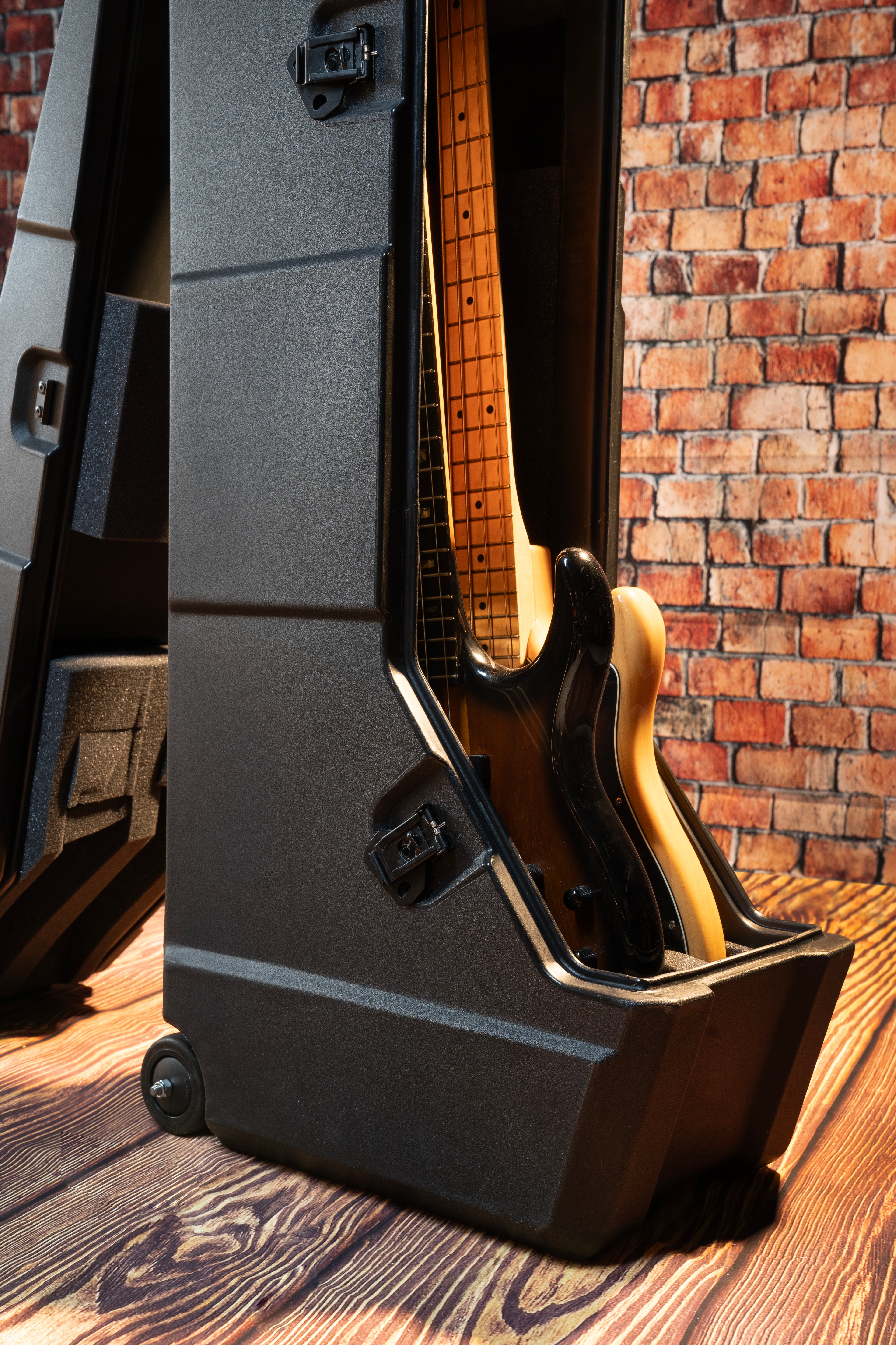 Mini Vault for 2 Electric Bass Guitars