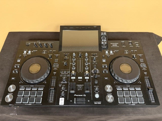 Pioneer DJ XDJ-RX3 (2-channel performance all-in-one DJ System)