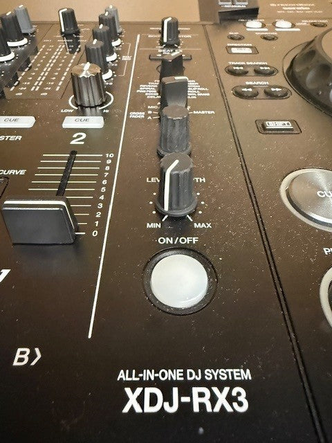 Pioneer DJ XDJ-RX3 (2-channel performance all-in-one DJ System)